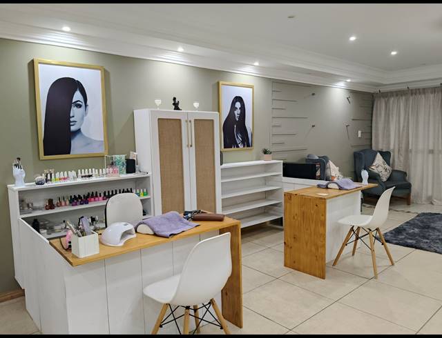97M² BUSINESS FOR SALE IN JEFFREYS BAY CENTRAL